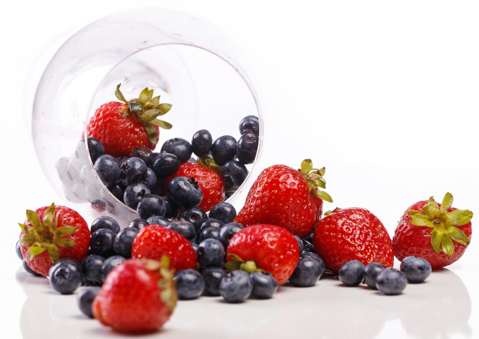 Berries contain many nutrients and fiber that are beneficial for diabetics.