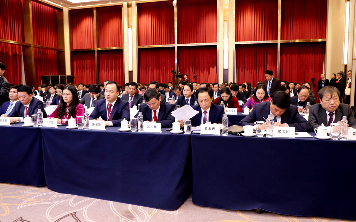 Reunión de principios de primavera entre los secretarios de los Comités provinciales del Partido de Ha Giang, Quang Ninh, Lang Son y Cao Bang (Vietnam) y el secretario del Comité del Partido de la Región Autónoma Zhuang de Guangxi (China) -0