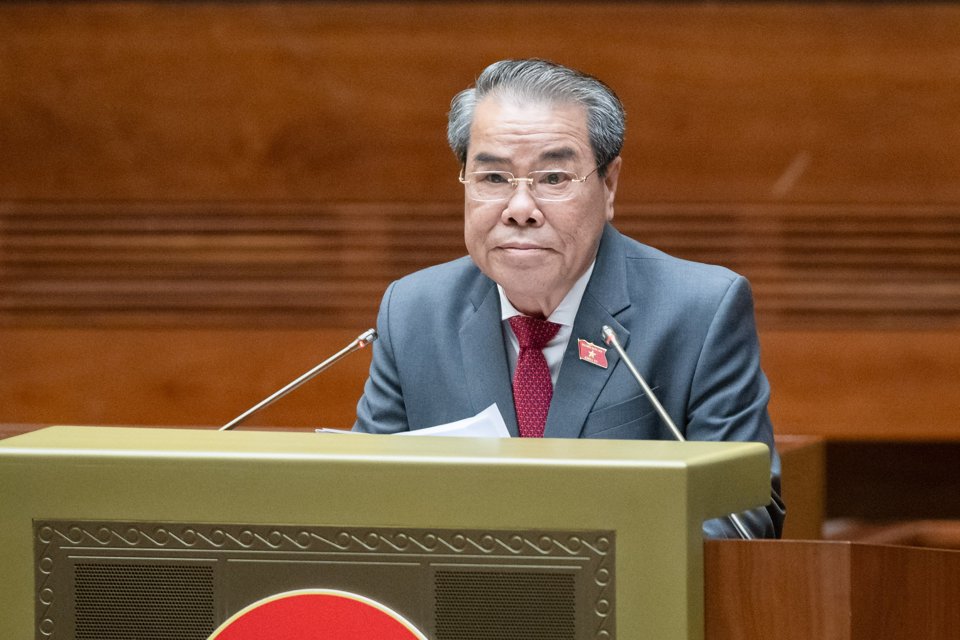 Duong Thanh Binh, président de la Commission des pétitions populaires du Comité permanent de l'Assemblée nationale, présente le rapport. - Photo : Quochoi.vn