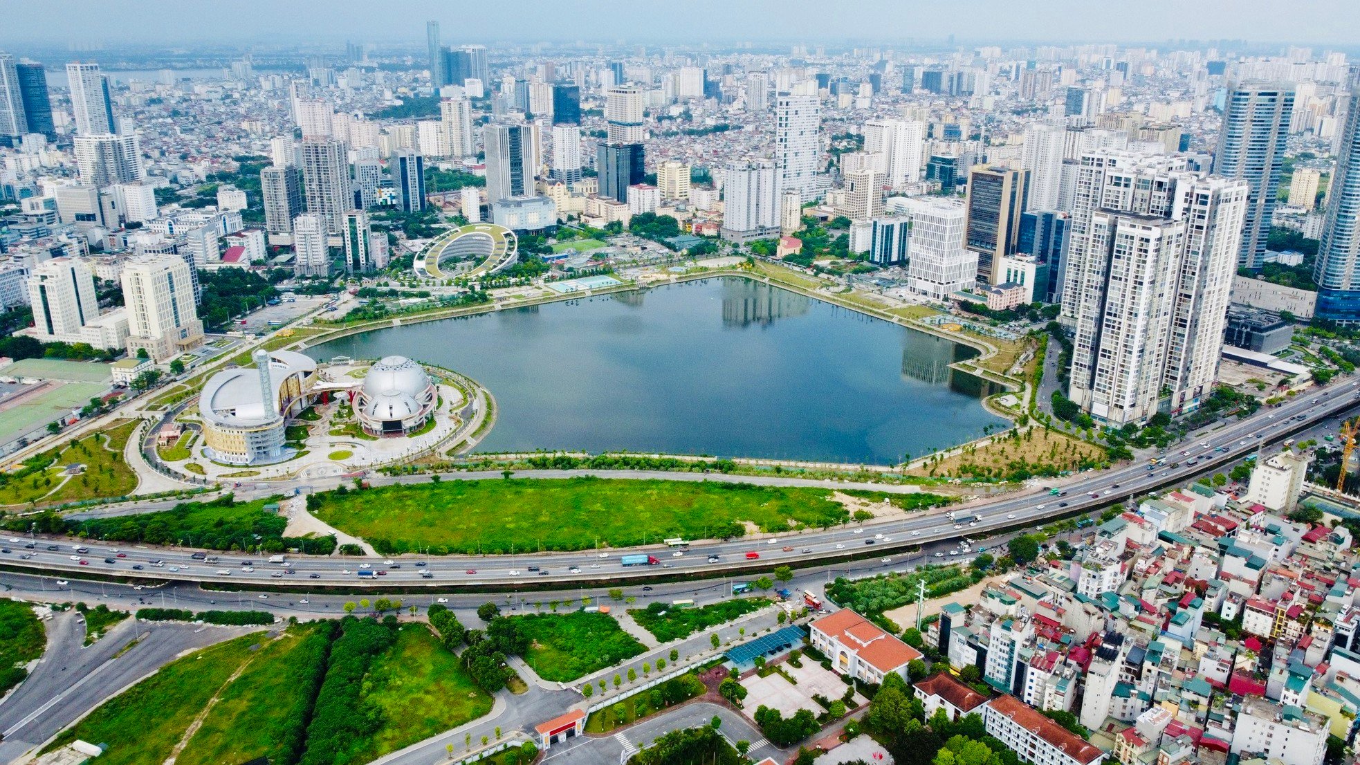 Dentro del parque del lago CV1 a punto de ser puesto en uso foto 2