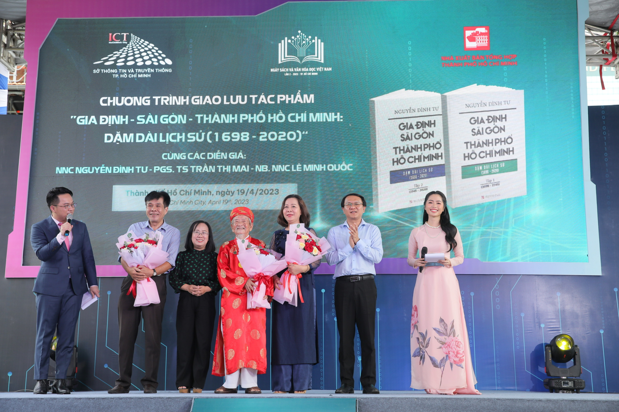 MC Vo Huynh Tan Tai If you want to speak well, you must write well. If you want to write well, you should read a lot. Image 2