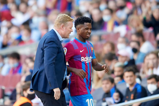 HLV Ronald Koeman khi còn dẫn dắt Barcelona năm 2021. Ảnh: AFP