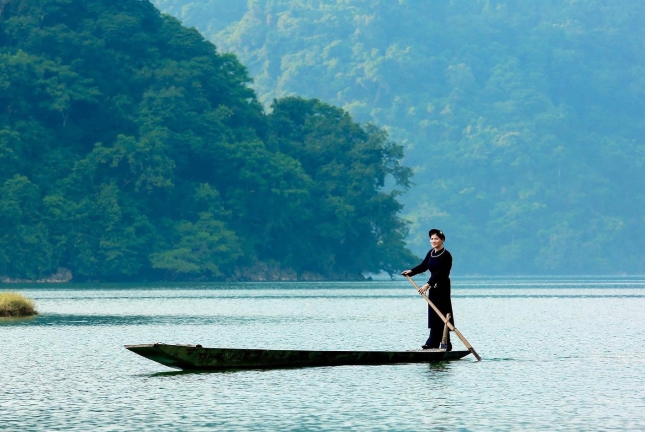 Hồ Ba Bể (Bắc Kạn) - điểm đến tận hưởng thiên nhiên