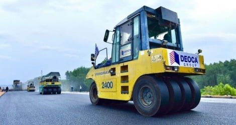 Concentration sur l'avancement des travaux de construction du projet d'autoroute de Quang Ngai