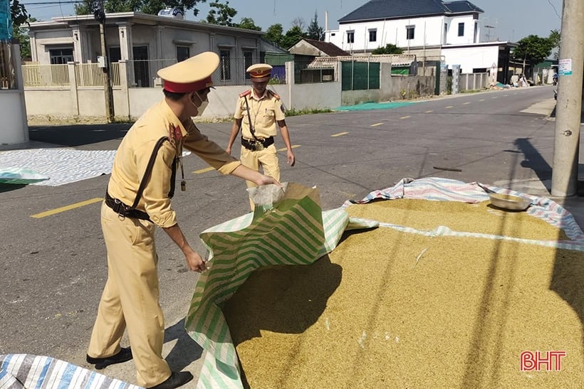 Drying rice 