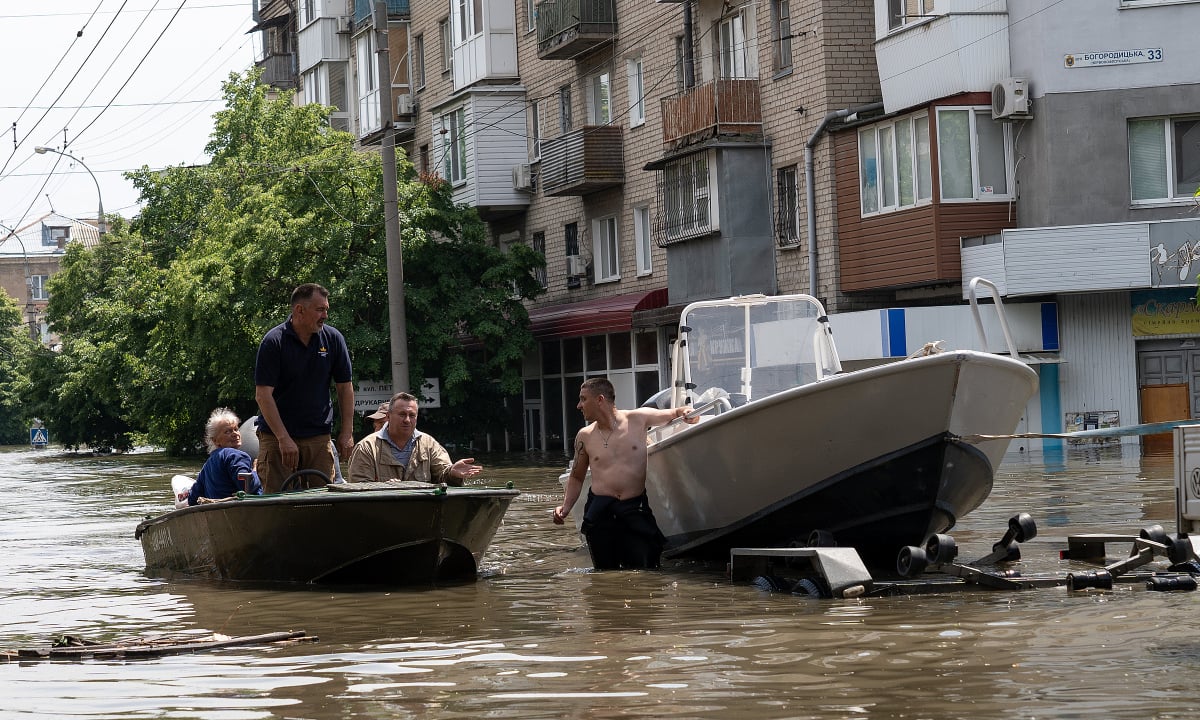 Ukraine nói lính Nga nổ súng vào lực lượng cứu hộ ở Kherson