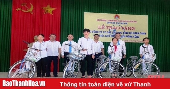 Trao tặng học bổng và xe đạp cho trẻ em có hoàn cảnh đặc biệt khó khăn tại huyện Nông Cống.