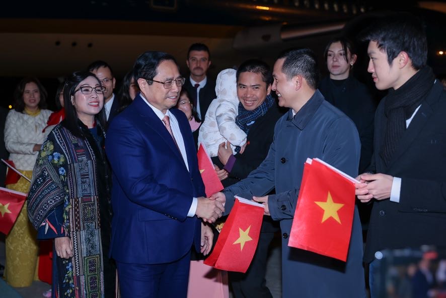 Cérémonie d'accueil du Premier ministre Pham Minh Chinh, de son épouse Le Thi Bich Tran et de la délégation vietnamienne à l'aéroport international Esenboga d'Ankara, en Turquie. Photo : VGP