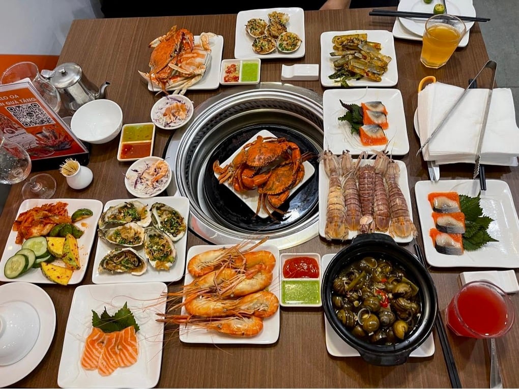 Ăn buffet ở Hà Nội lấy 10kg hải sản: Vị khách trong đoàn lên tiếng! - 1