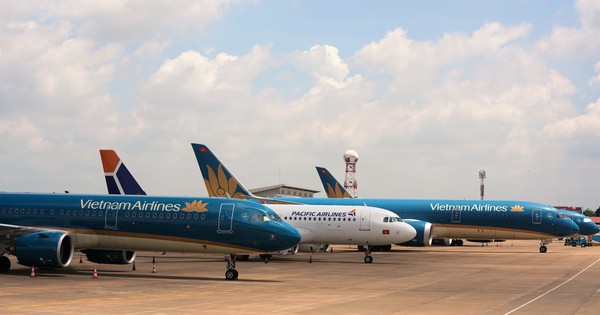 A Vietnamese airline returns all its planes to clear its debt.