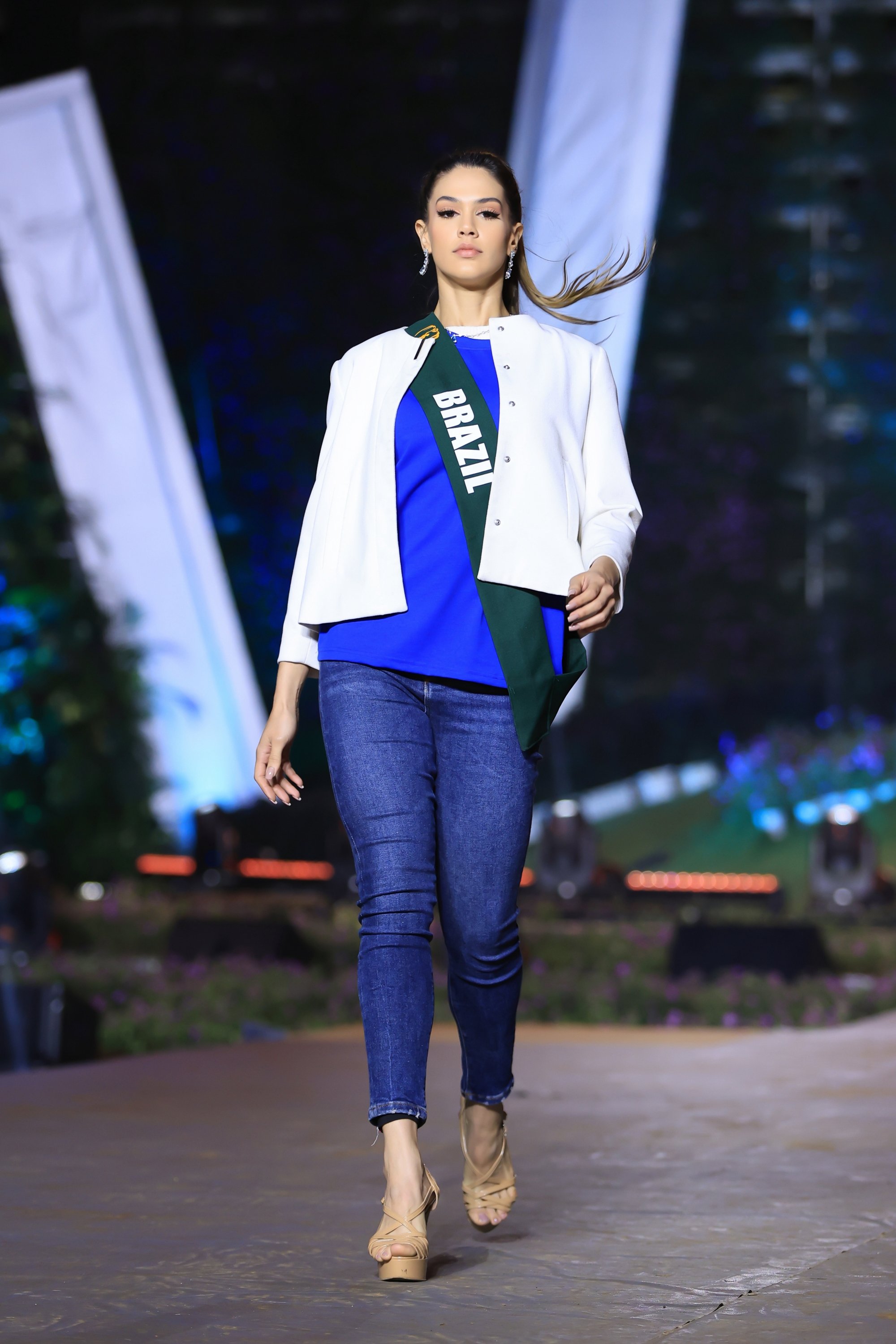 Dàn hoa, á hậu tập dưới thời tiết 15 độ, Bán kết Miss Earth 2023 diễn ra chiều nay - Ảnh 3.