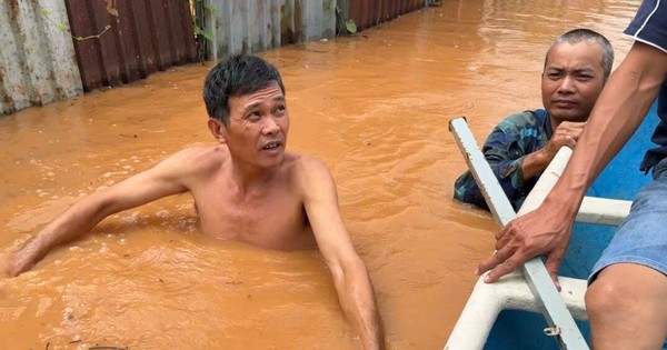 พ่อลูกถูกไฟดูด ชาวบ้านหลายร้อยหลังคาเรือนในด่งนายจมน้ำ