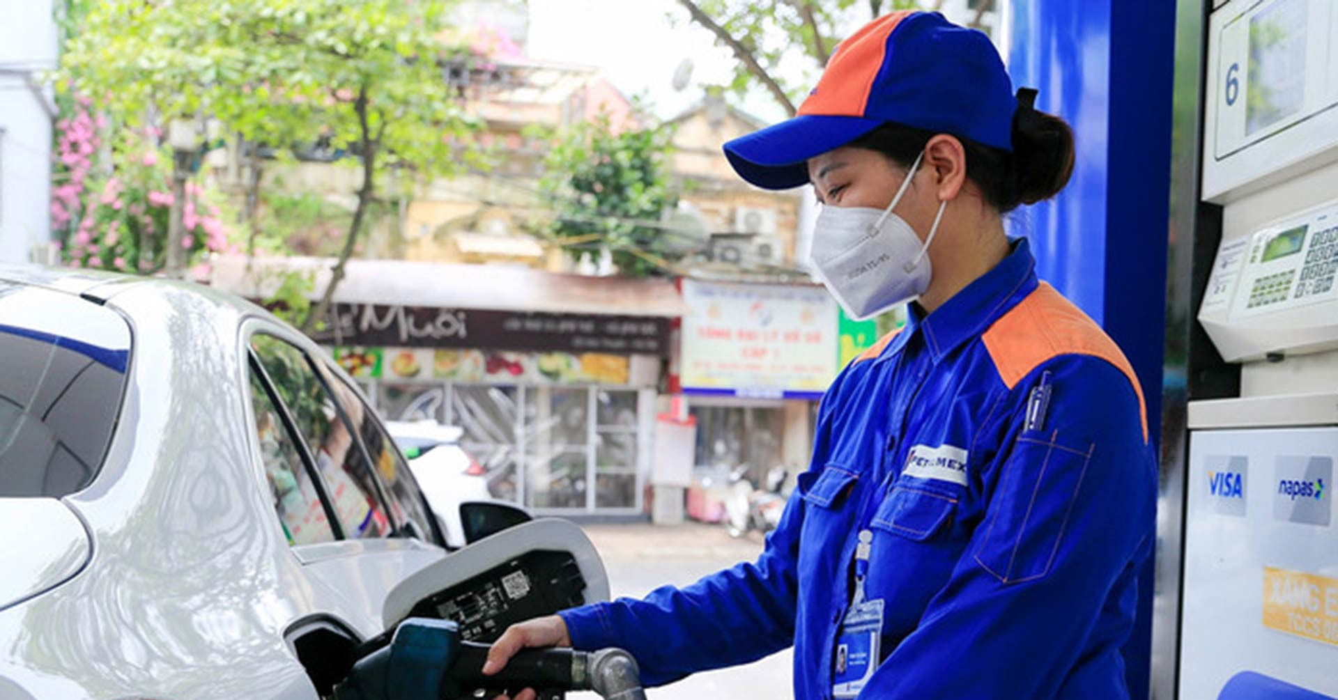 Giá xăng dầu hôm nay 17/4/2024: Thế giới đi lên, trong nước có thể trái chiều