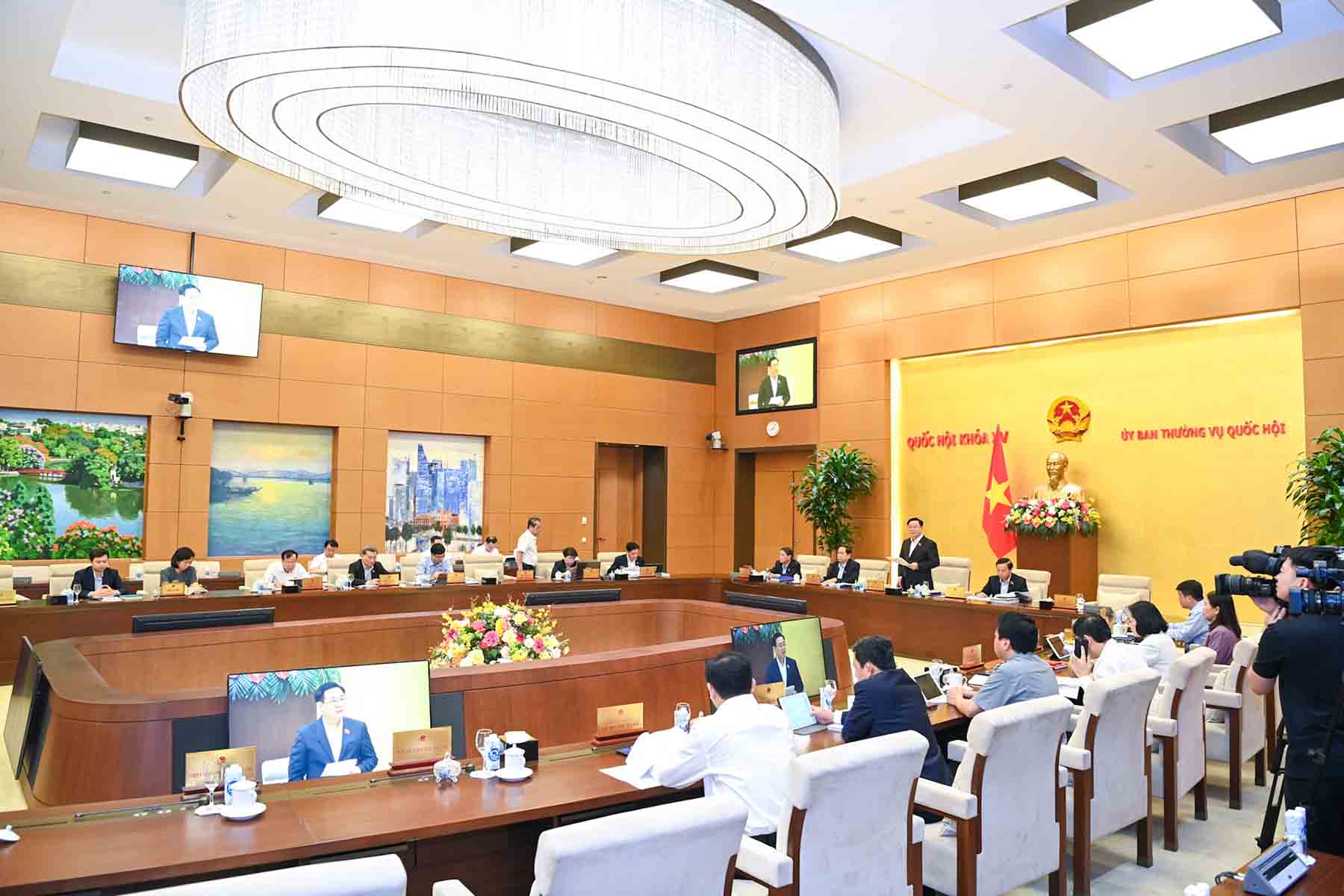 Panorama ședinței Comitetului permanent al Adunării Naționale. Fotografie: Pham Dong