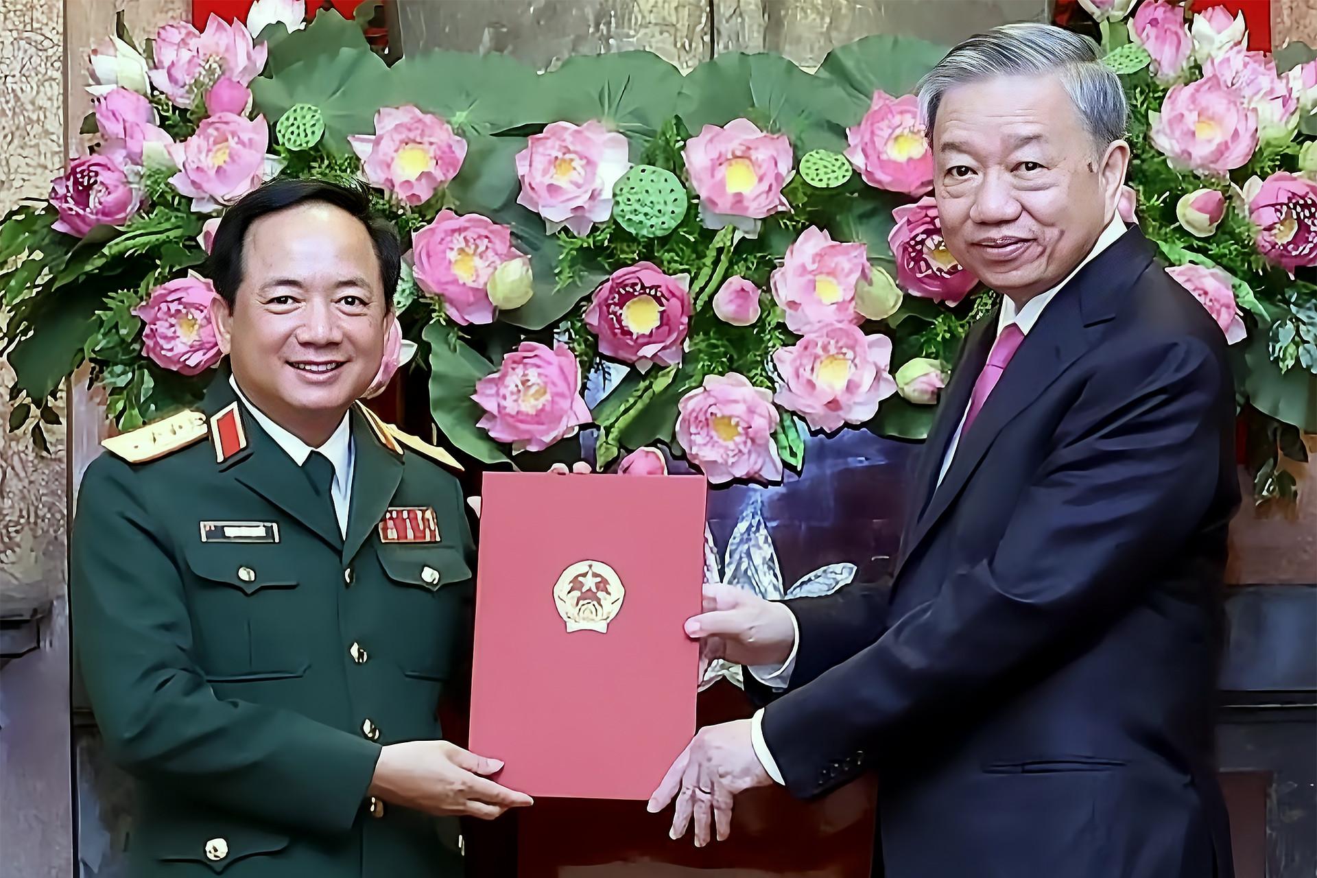 El Teniente General Superior Trinh Van Quyet ocupa el cargo de Jefe del Departamento General de Política del Ejército Popular de Vietnam.