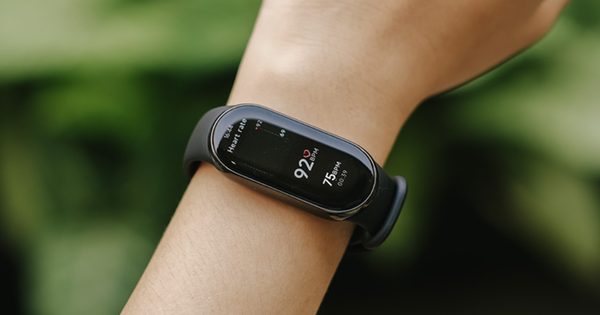 Xiaomi ra mắt vòng tay Smart Band 8, pin dùng 2 tuần