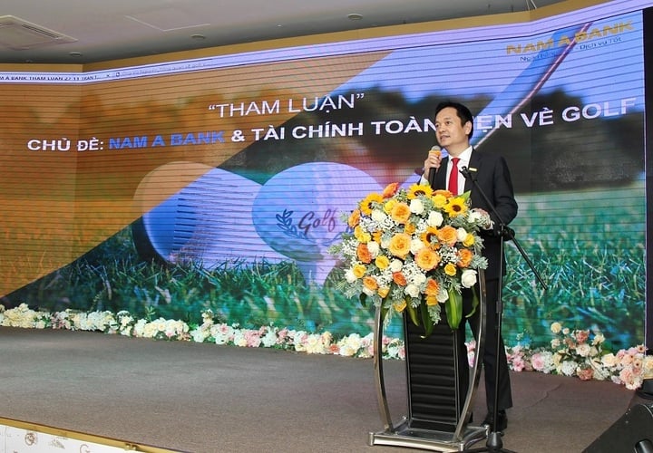 M. Tran Thanh Tung, Directeur de la Division des clients d'entreprise de la Nam A Bank, a présenté un exposé lors de l'atelier.