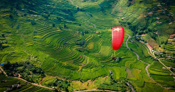 Parapente pour admirer la « beauté surréaliste » de Mu Cang Chai le 2 septembre