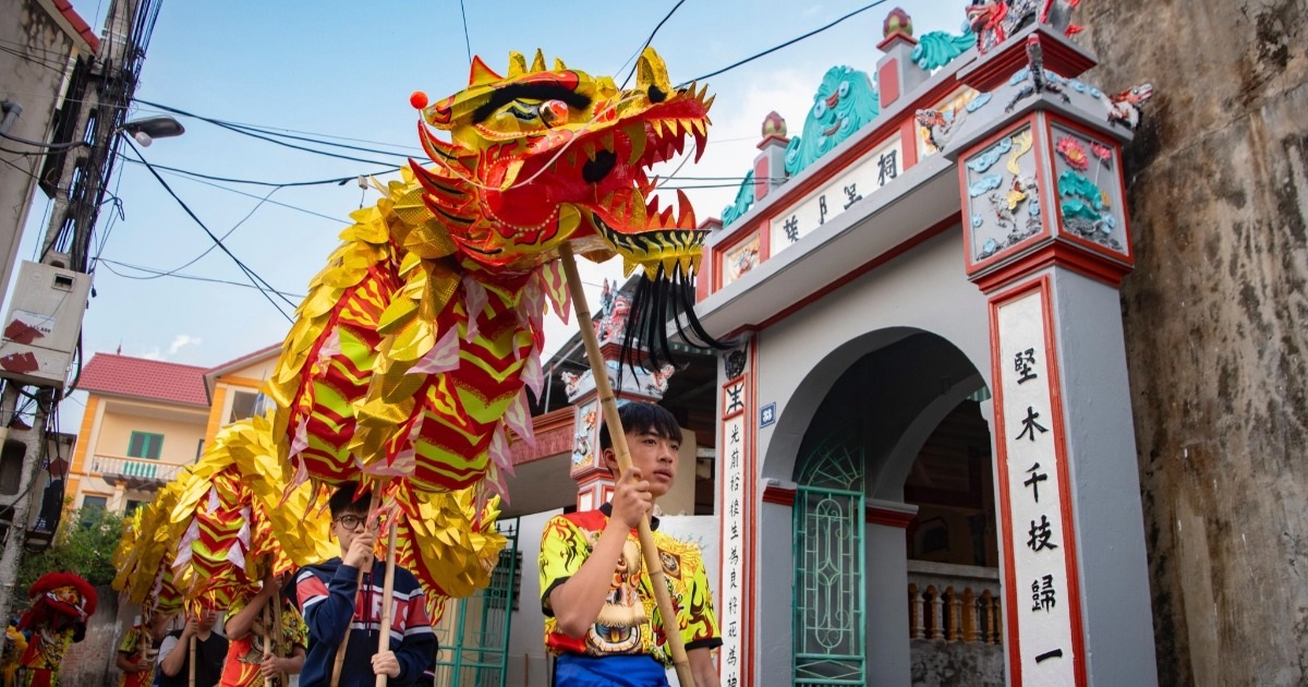 Explore the lion dance workshop of the successful dragon dance team in Hanoi