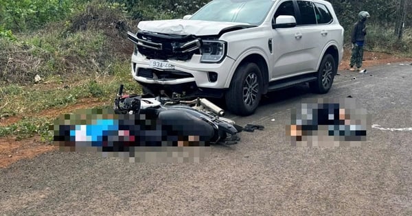 Mit einem Auto zusammengestoßen, 2 Schüler starben