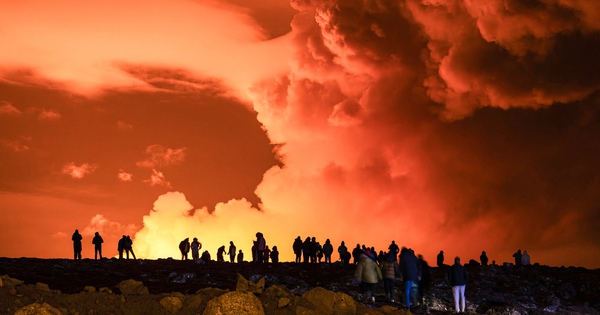 Sky 'on fire' during night of volcanic eruption in Iceland