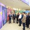 Los líderes de Samsung Vietnam presentan proyectos comunitarios típicos.