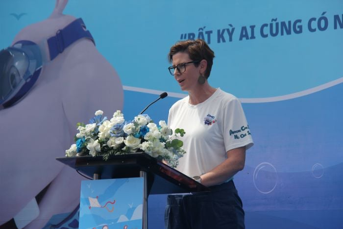 Dr Angela Pratt, représentante de l'Organisation mondiale de la santé au Vietnam, s'exprimant lors de l'événement.