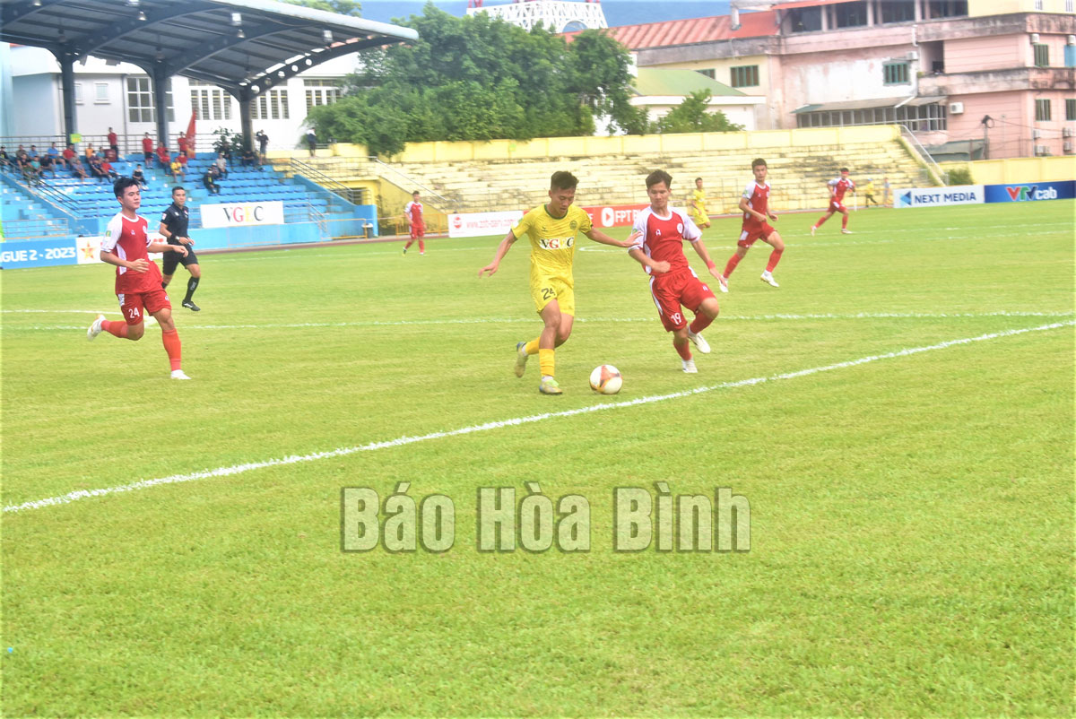 Hòa Bình FC chia điểm trên sân nhà