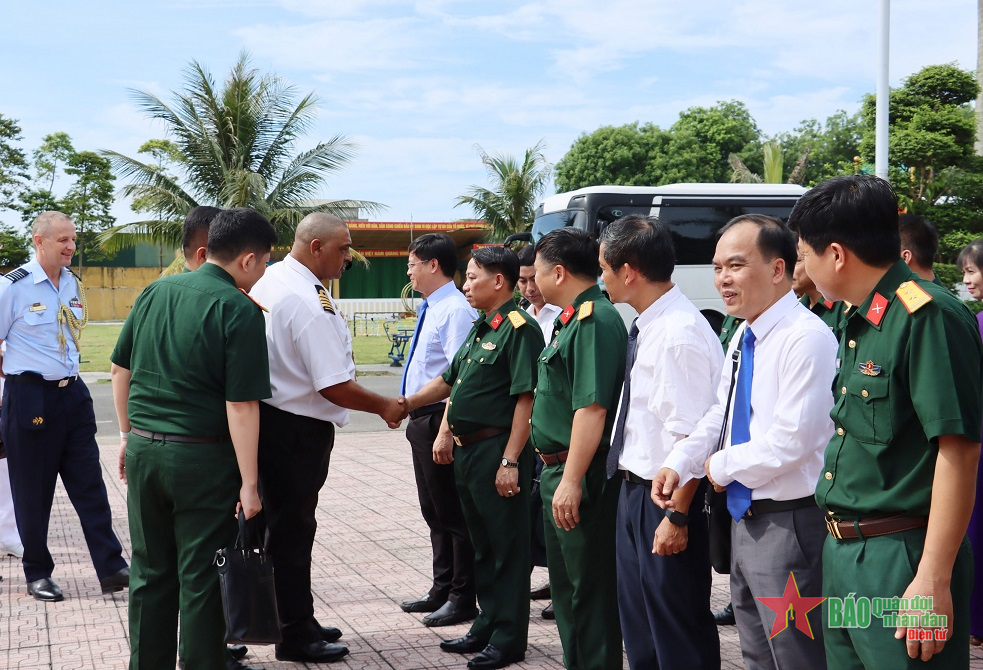 Military attaches of various countries working at the Military Command of Thua Thien Hue province