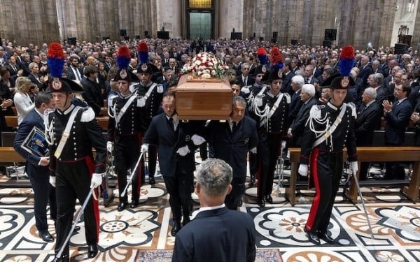 Funeral de Estado por el difunto Primer Ministro Berlusconi, Alemania adopta una Estrategia de Seguridad Nacional y Nueva Zelanda se acerca a la OTAN