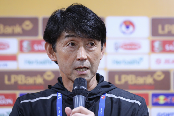 Coach Ishii Masatada.