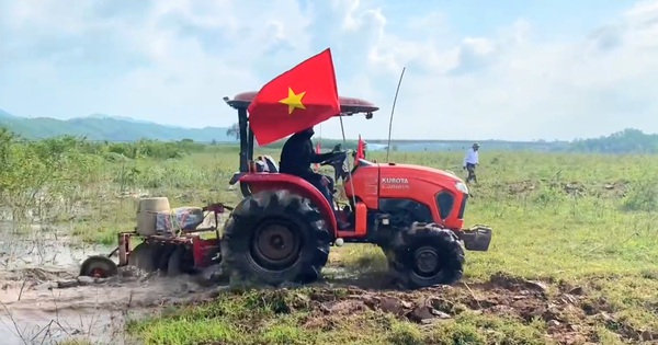 ຊາວ​ແຂວງ​ຜົ້ງ​ສາ​ລີ​ໄດ້​ເຂົ້າ​ຮ່ວມ​ການ​ປະ​ກວດ​ໄຖ​ນາ​ທີ່​ໄວ ແລະ ສວຍ​ງາມ