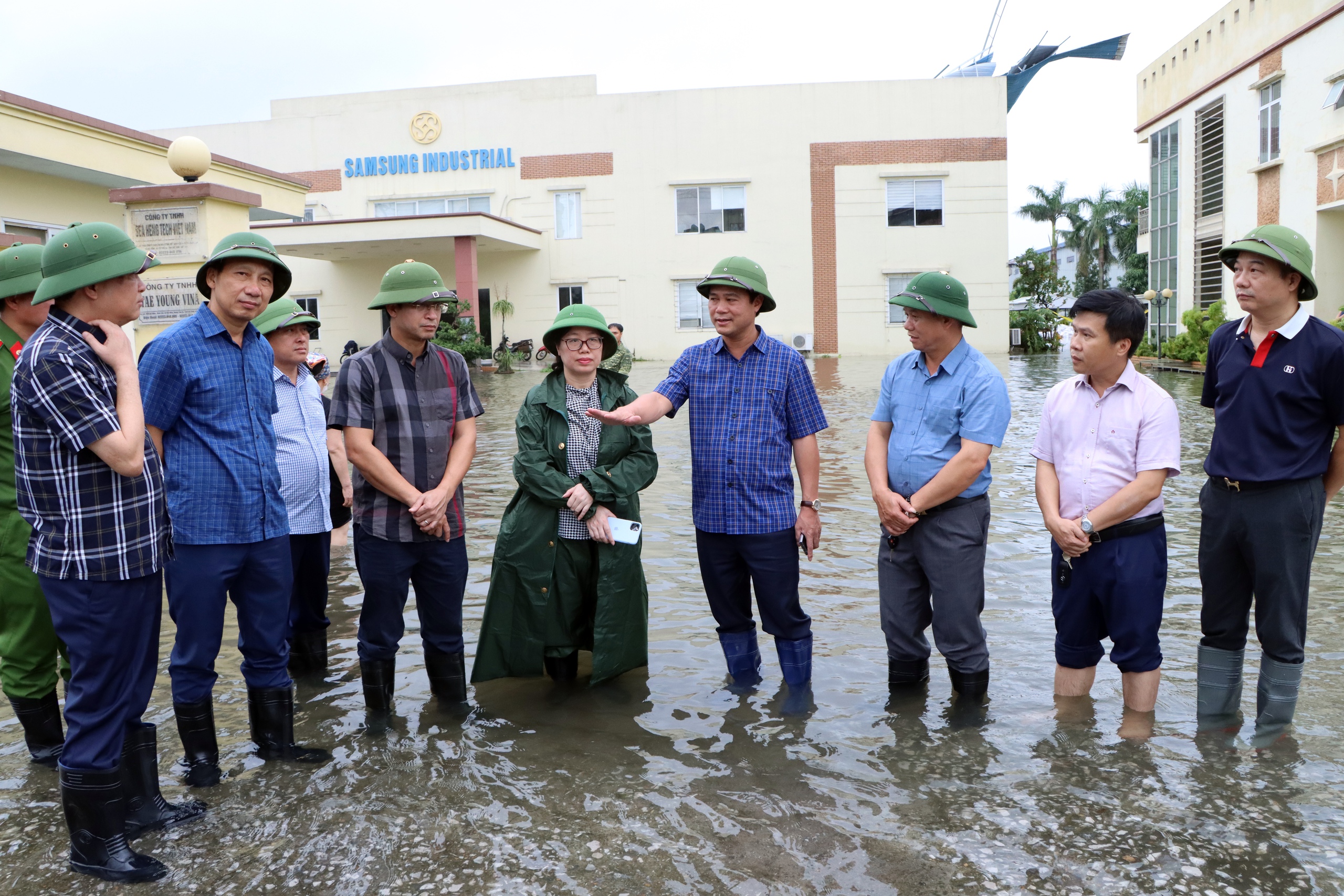 Lãnh đạo tỉnh Bắc Ninh chỉ đạo phương án thoát thoát nước trong khu công nghiệp- Ảnh 1.