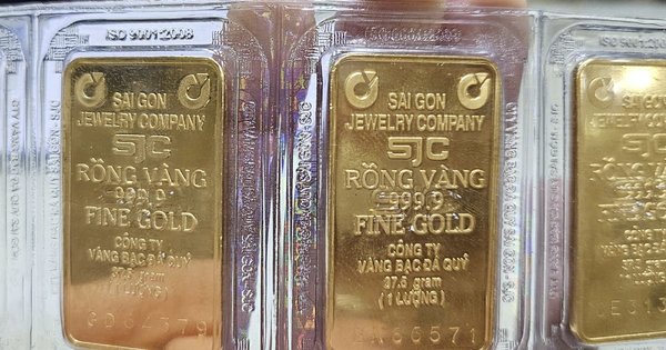 Giá vàng miếng SJC, vàng nhẫn lại tăng mạnh trong sáng 12-12