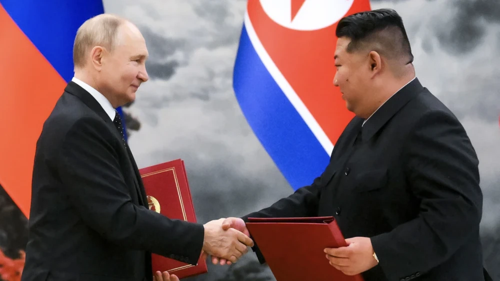Der russische Präsident Wladimir Putin und der nordkoreanische Machthaber Kim Jong Un unterzeichneten am 19. Juni in Pjöngjang einen Pakt zur engeren militärischen Zusammenarbeit. Foto: CNN