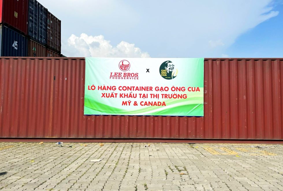 Lô container Gạo Ông Cua ST25 tạp kết tại cảng xuất khẩu vào thị trường Mỹ. Ảnh: NXS cung cấp