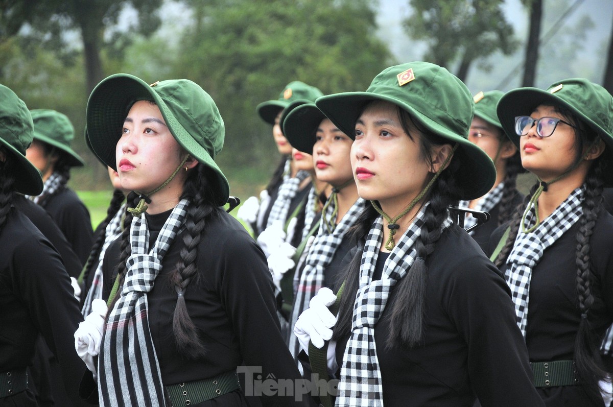 Las bellezas del sur están listas para el gran desfile en Dien Bien foto 9