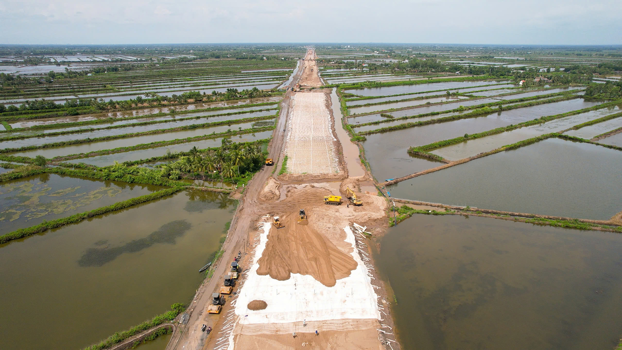 Giá trên trời, nhà thầu cao tốc khó nhập khẩu cát- Ảnh 1.