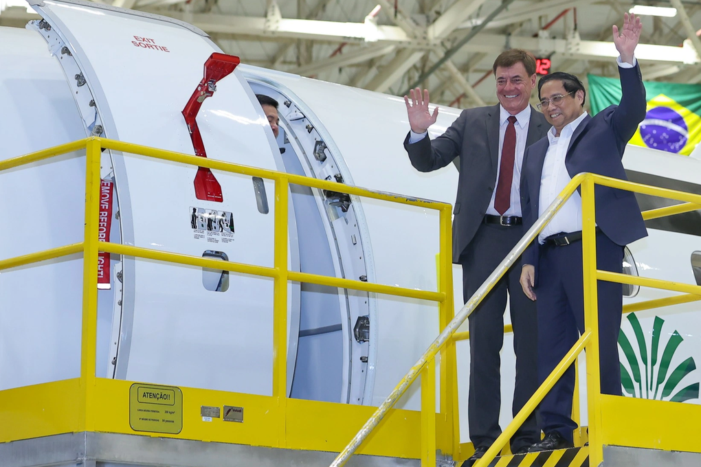 The world's third largest aircraft manufacturer wants to "shake hands" with Vietnam