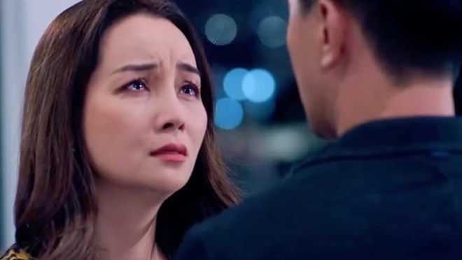 Mai Thu Huyền (trái) liên tiếp cho ra mắt những phim bị chê dở, thua lỗ. Ảnh: Chụp màn hình