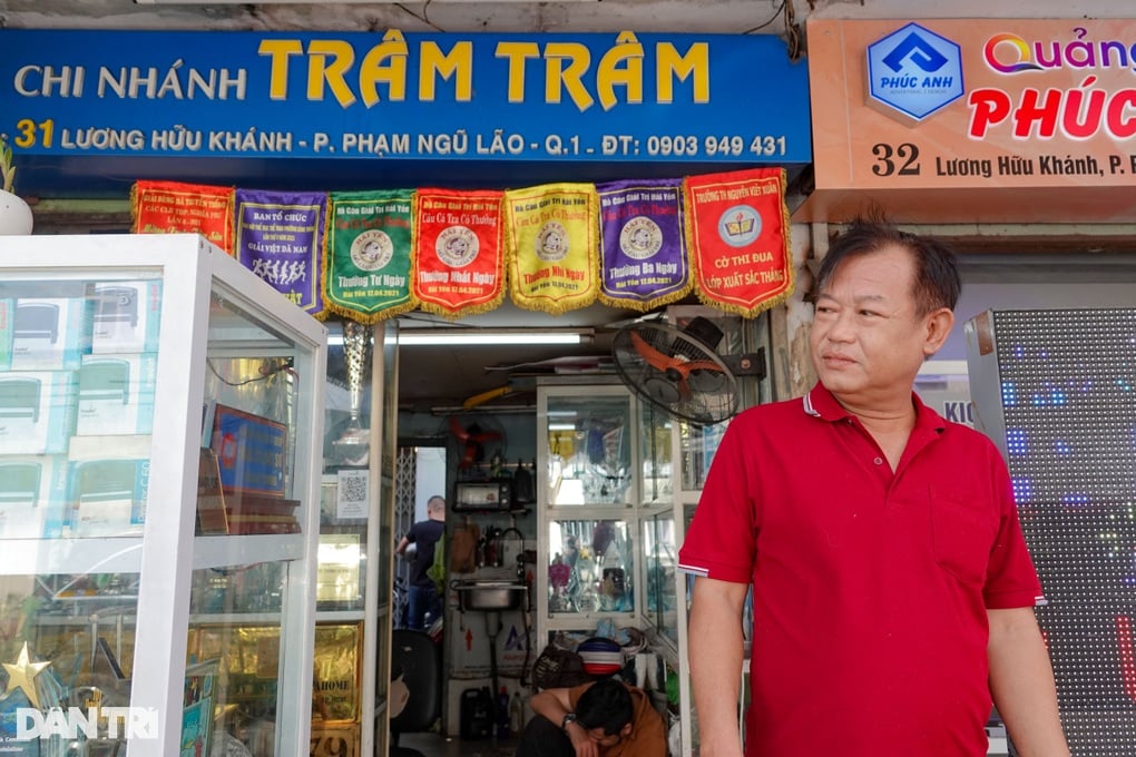 Phố khen thưởng sầm uất nhất ở TPHCM ế ẩm, chủ tiệm chờ trả mặt bằng - 2