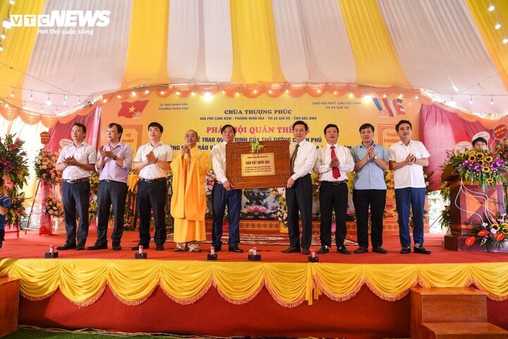 Die Leiter des Ministeriums für Kultur, Sport und Tourismus der Provinz Bac Ninh haben der Statue des Bodhisattva Avalokitesvara in der Cung-Kiem-Pagode das Zertifikat als Nationalschatz verliehen.