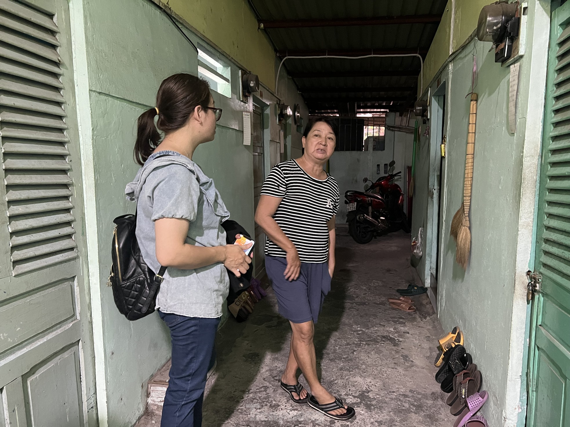 Strange scene at the 'boarding house capital' in Ho Chi Minh City photo 6