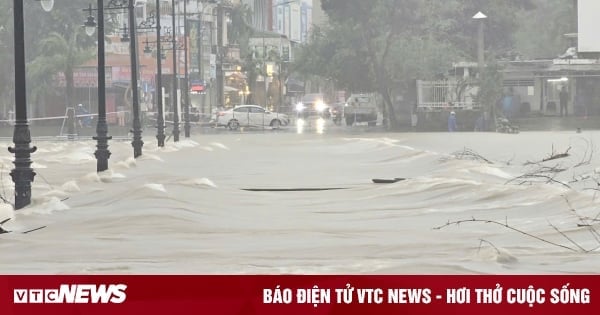 Les eaux de crue montent, Thua Thien-Hue continue de permettre aux élèves de rester à la maison