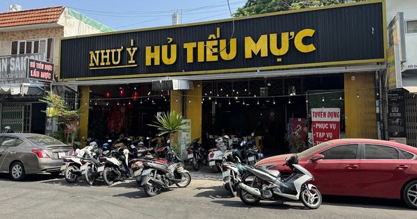 Squid noodle shops loved by many diners in Ho Chi Minh City