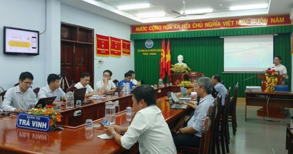 Tra Vinh trains digital skills for members of the Community Digital Technology Team