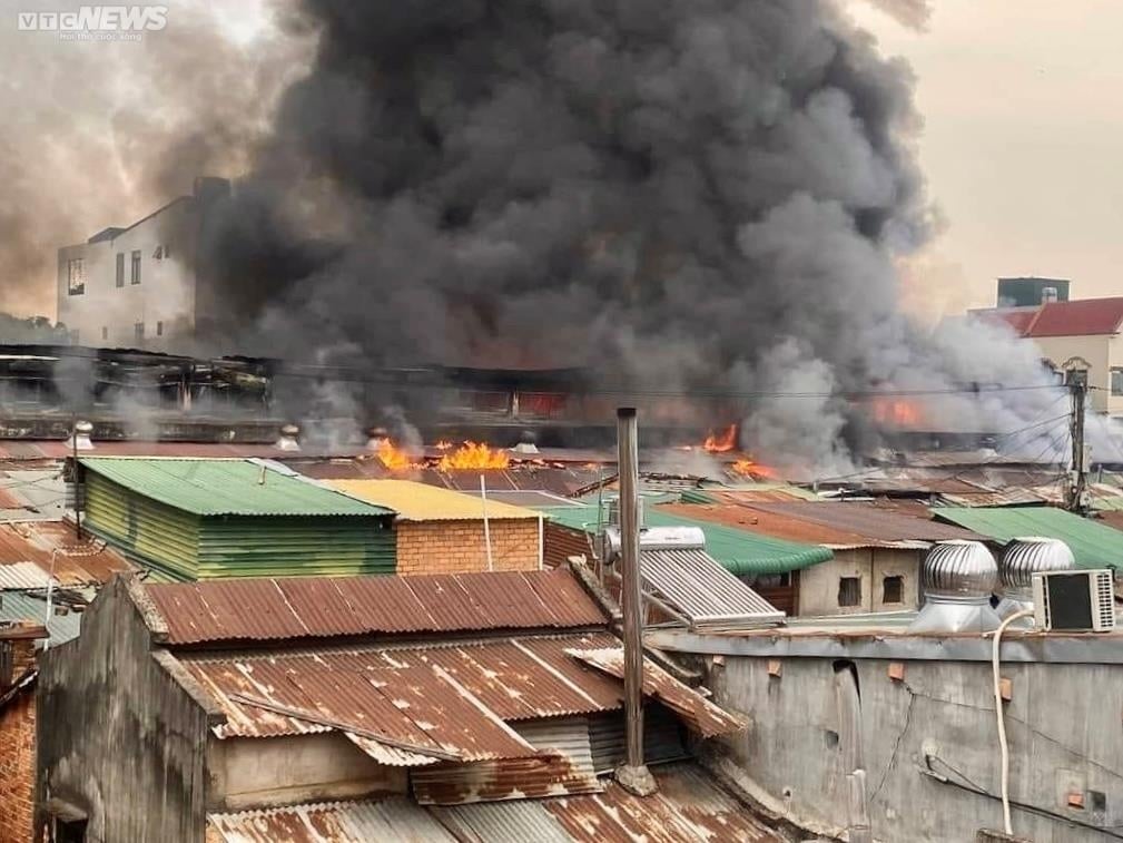 Ea Sup market devastated after fire, small traders cried watching their property burn down - 1