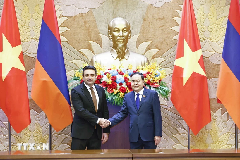 El presidente del Parlamento armenio concluye con éxito su visita oficial a Vietnam