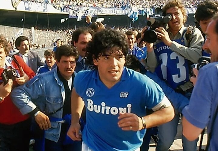 Maradona là huyền thoại của Napoli.