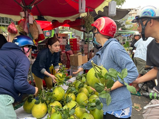 Food prices 'dancing': Buyers startled, traders 'unable to sit still' photo 3